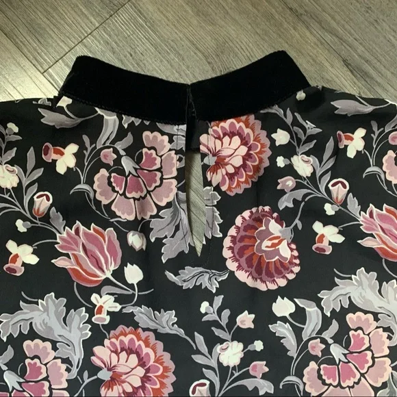 ❌SOLD❌Loft Floral Lavender & Black Tiered Blouse Size XS - Picture 12 of 15